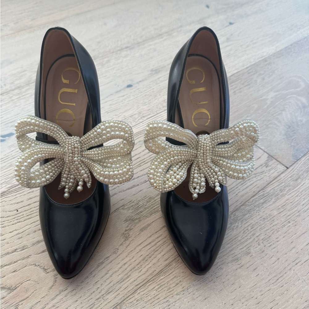 Gucci Black Heels with Pearl Bow